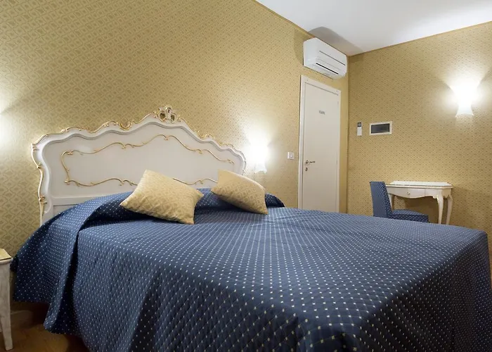 Residenza Nobile - Locazione Turistica 招待所