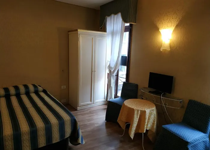 Residenza Nobile - Locazione Turistica 招待所